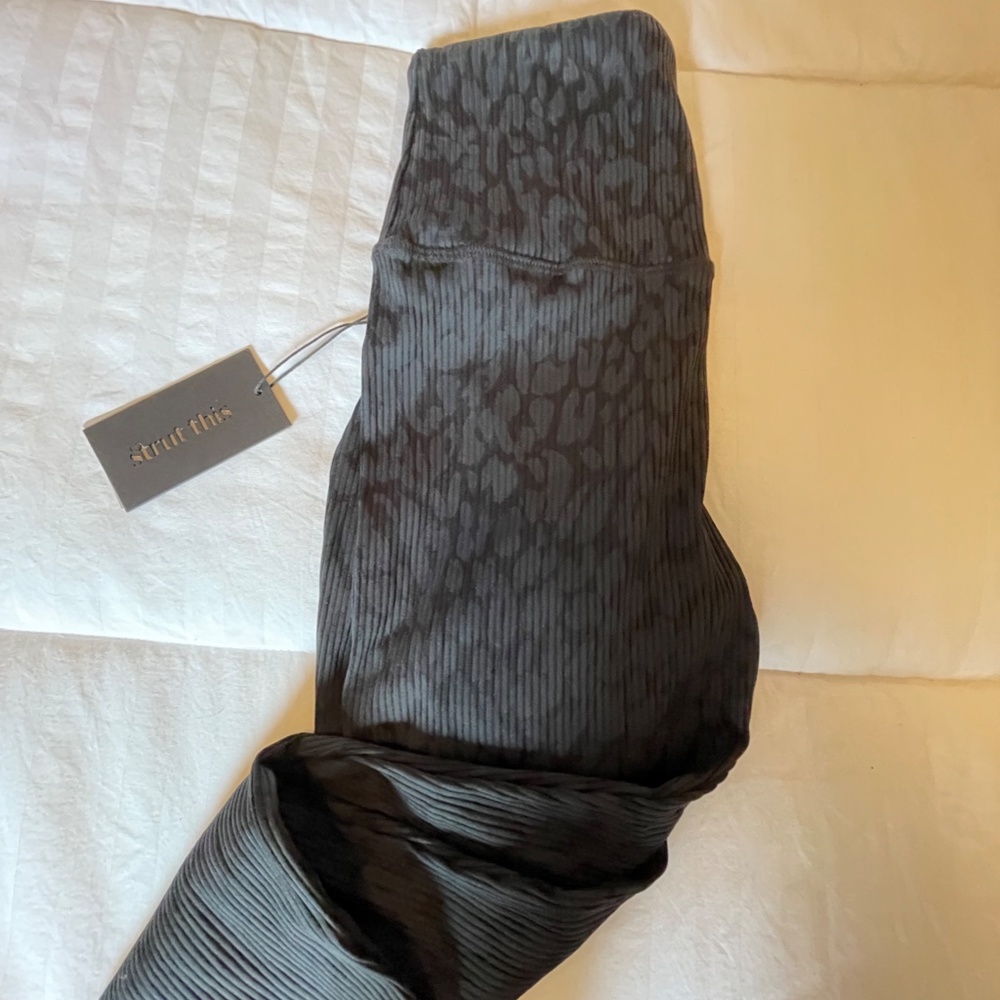 Strut This Presley High-Waist Ankle Legging - NWT